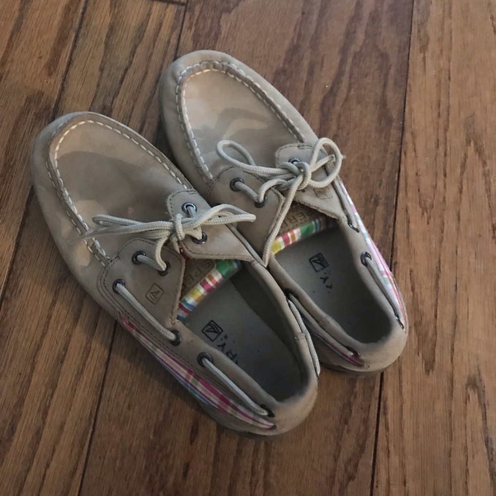 Girls sperrys